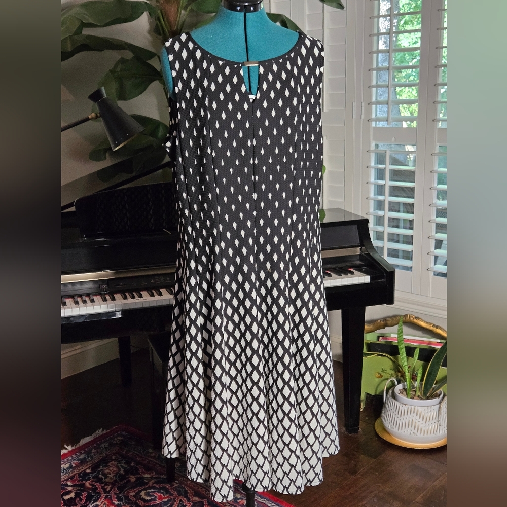 Unbranded Elegant Black and White Patterned Dress